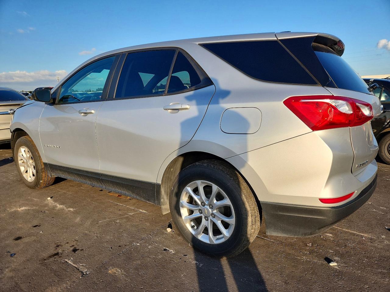 2021 CHEVROLET EQUINOX LS photo 2