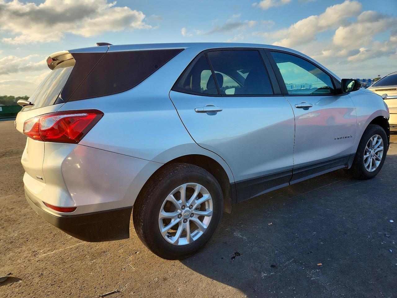 2021 CHEVROLET EQUINOX LS photo 3