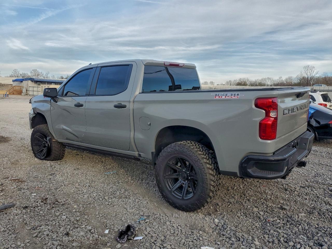 2024 CHEVROLET SILVERADO K1500 TRAIL BOSS CUSTOM photo 3