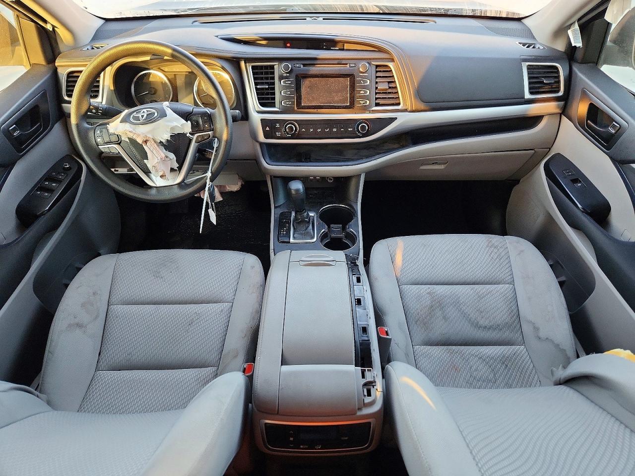2019 TOYOTA HIGHLANDER LE photo 8