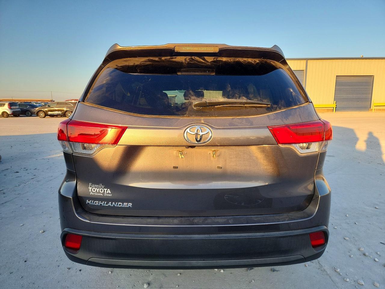 2019 TOYOTA HIGHLANDER LE photo 6