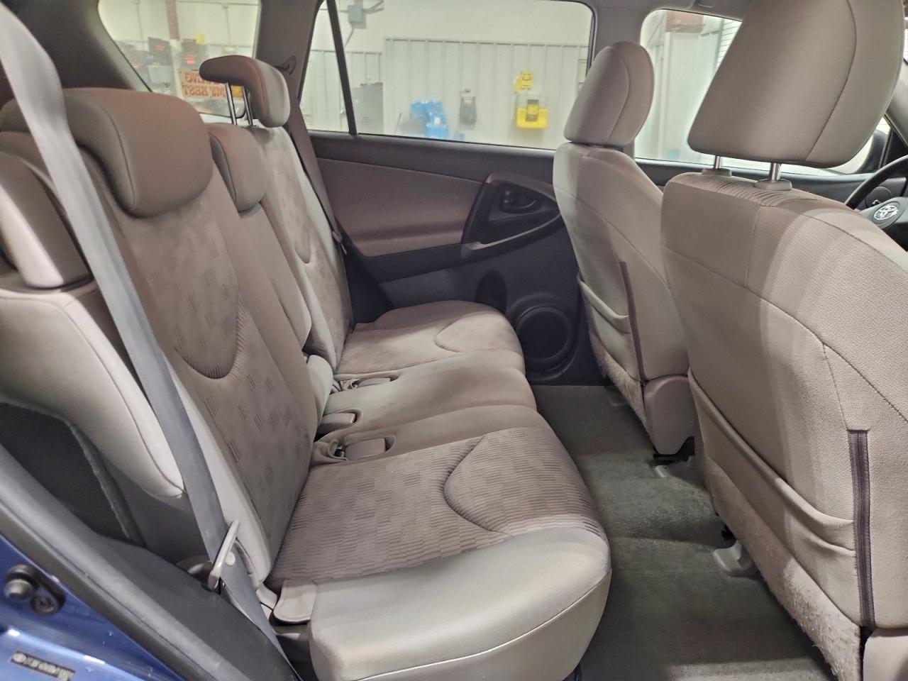 2011 TOYOTA RAV4 photo 11