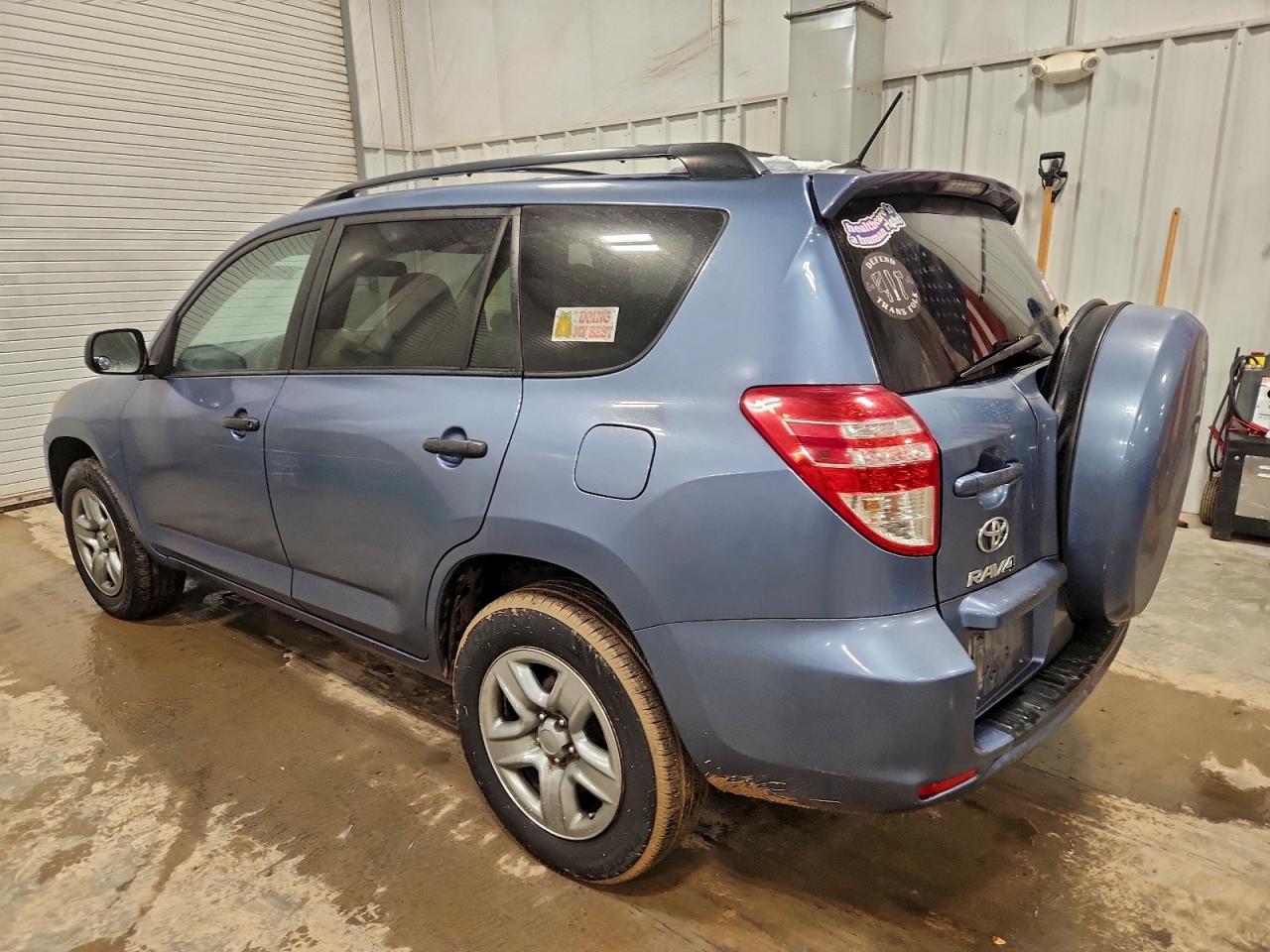 2011 TOYOTA RAV4 photo 2