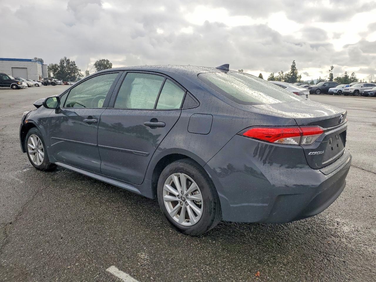 2023 TOYOTA COROLLA LE photo 3