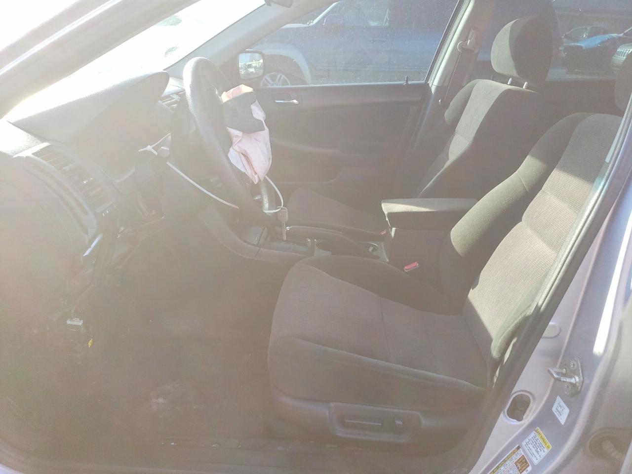 2005 HONDA ACCORD LX photo 7