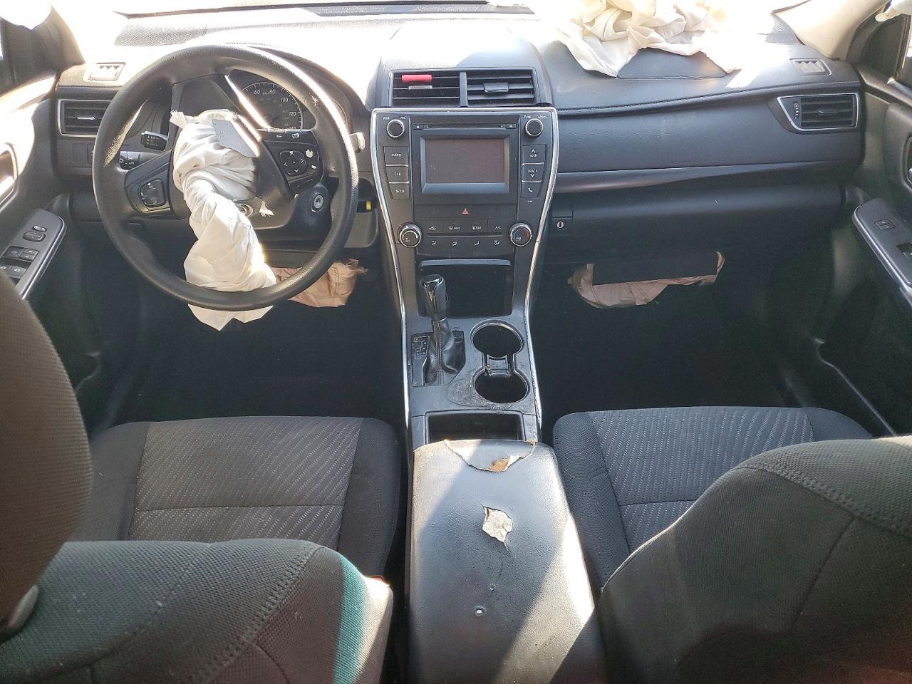 2015 TOYOTA CAMRY LE photo 8