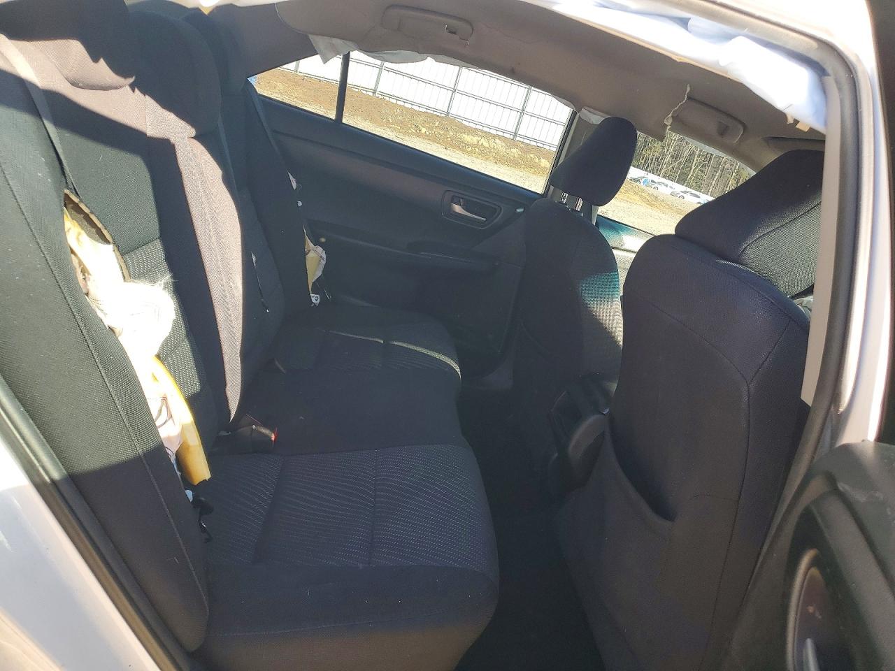 2015 TOYOTA CAMRY LE photo 10