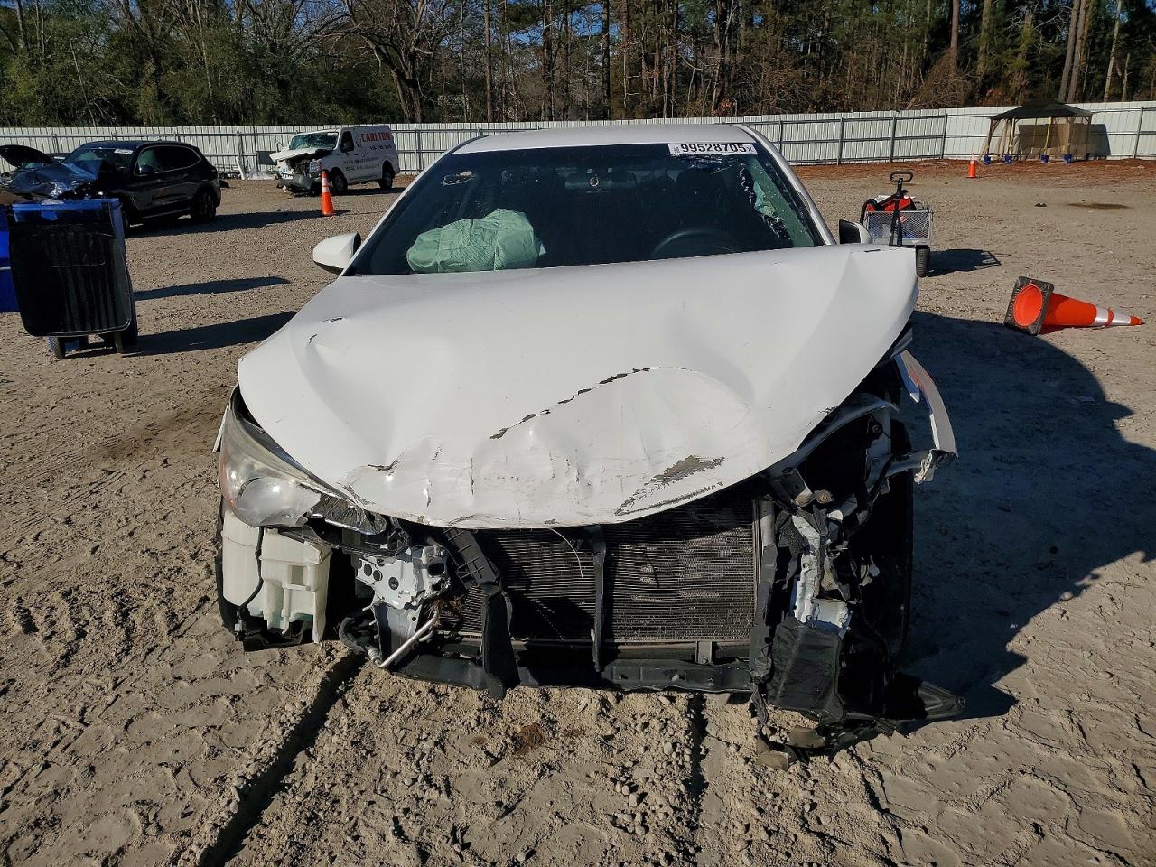 2015 TOYOTA CAMRY LE photo 5