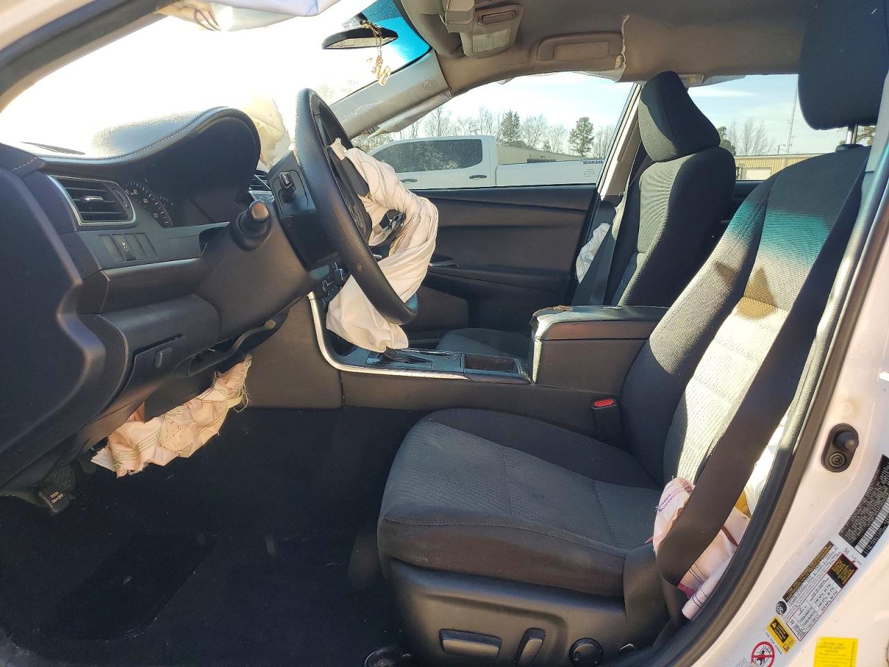 2015 TOYOTA CAMRY LE photo 7