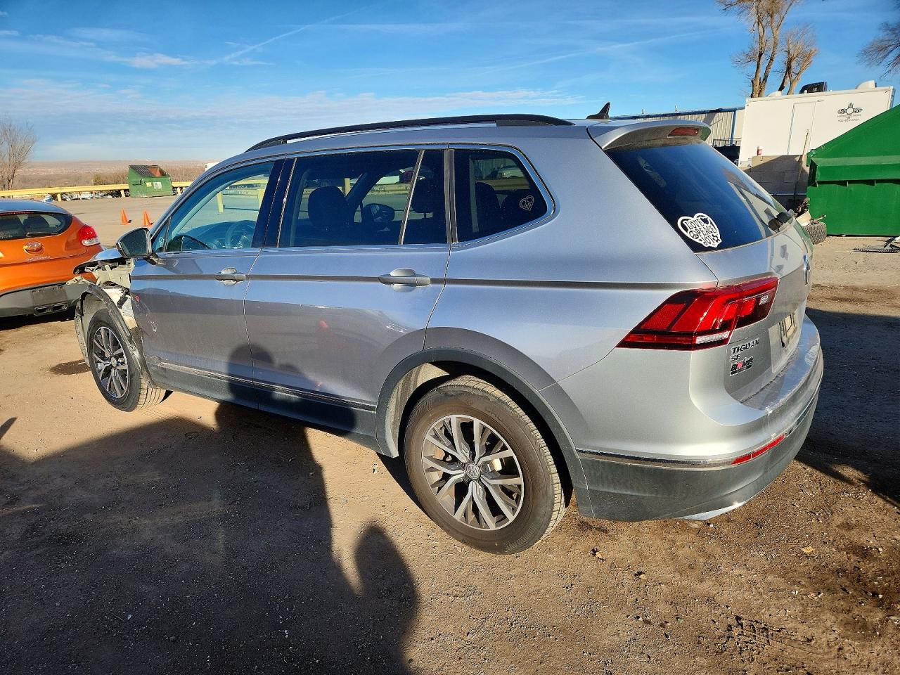 2020 VOLKSWAGEN TIGUAN SE photo 3