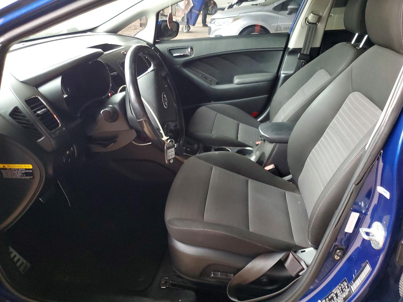 2017 KIA FORTE LX photo 13