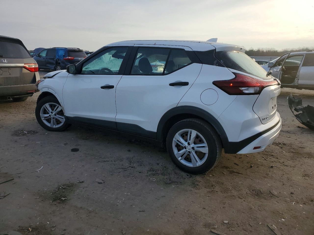 2021 NISSAN KICKS S photo 2