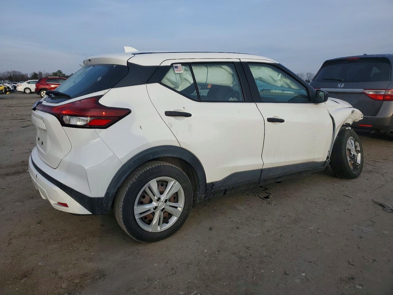2021 NISSAN KICKS S photo 3