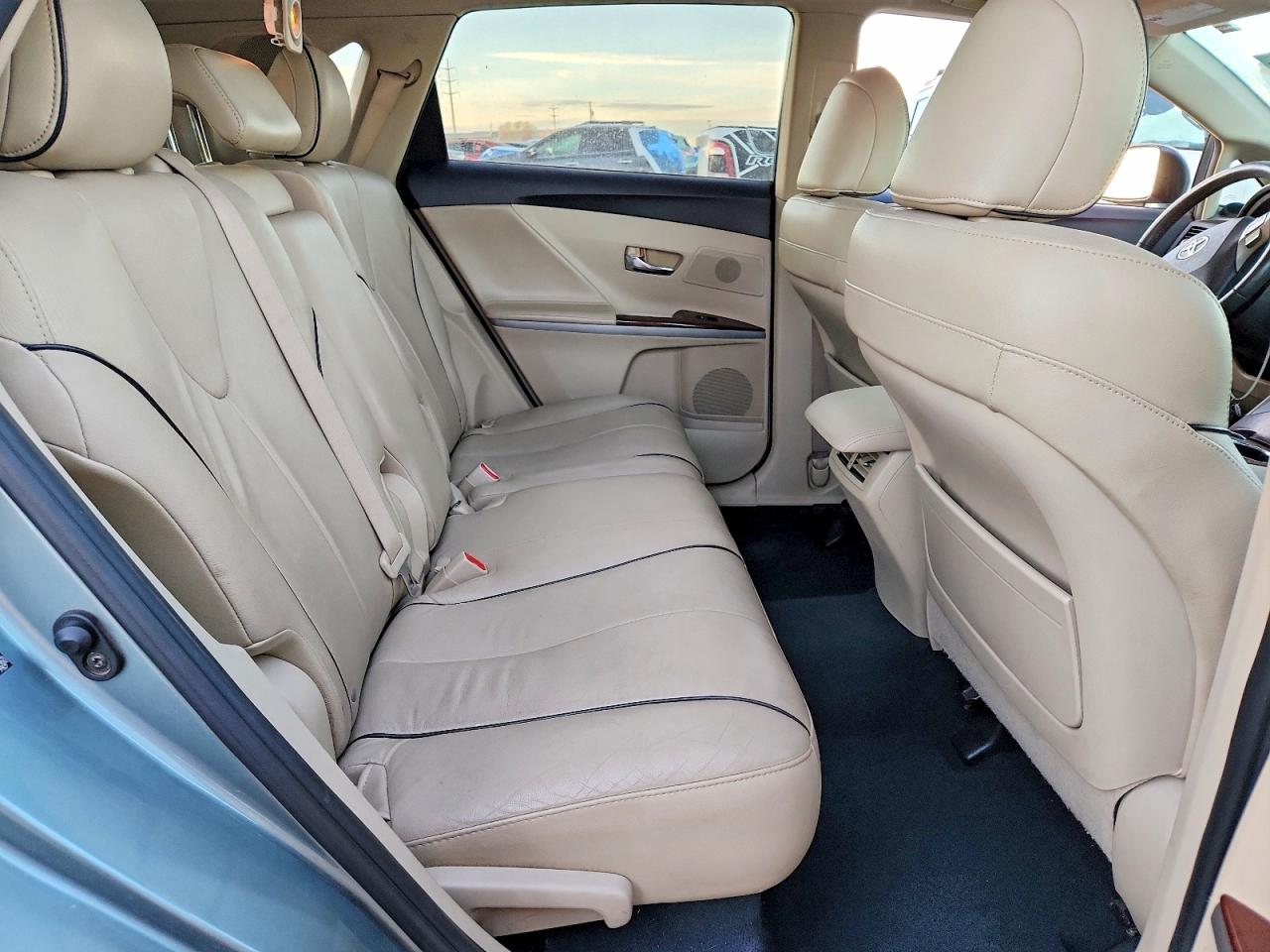 2010 TOYOTA VENZA photo 11