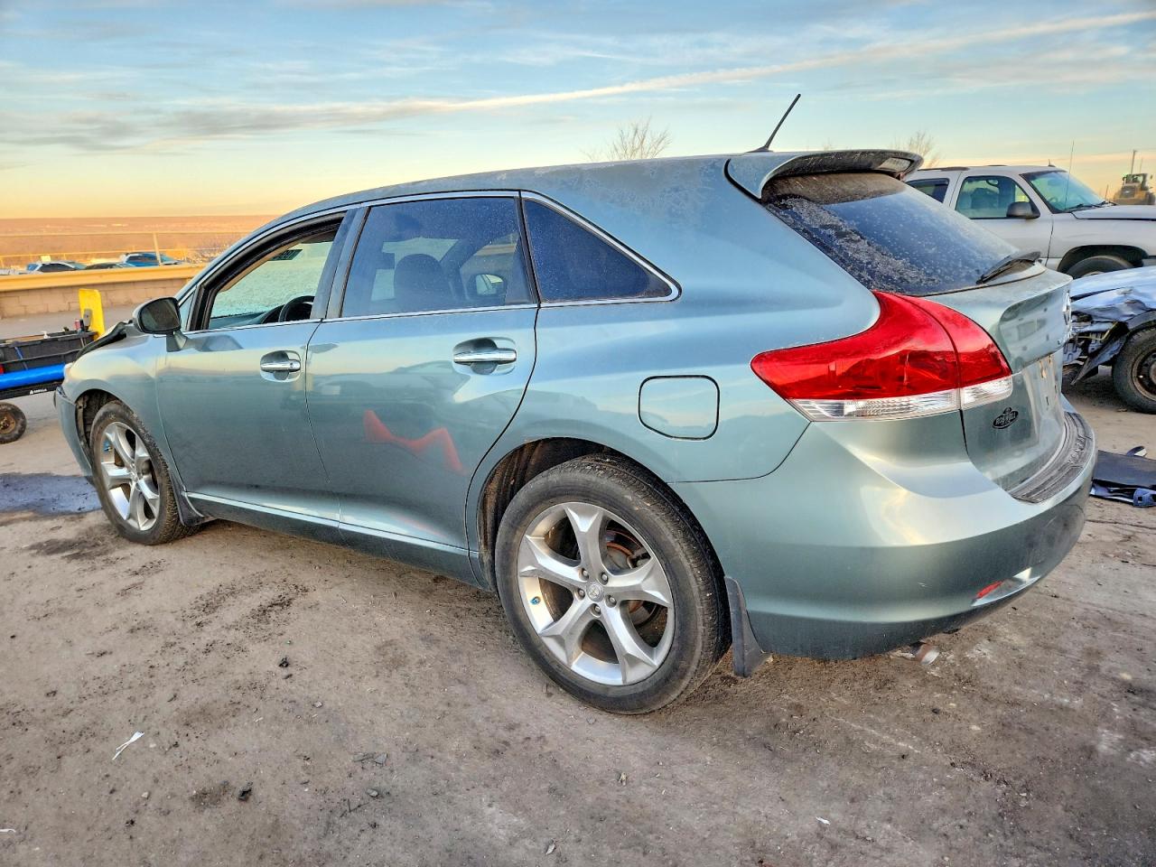 2010 TOYOTA VENZA photo 2