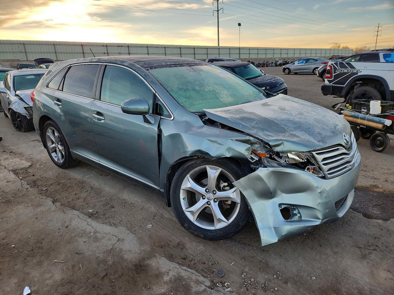 2010 TOYOTA VENZA photo 4