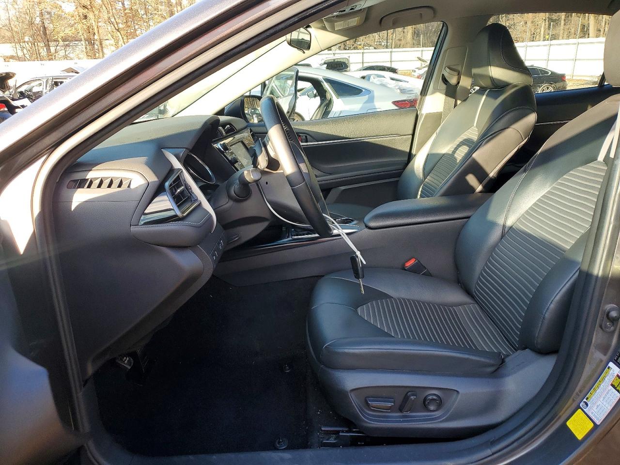 2020 TOYOTA CAMRY SE photo 7
