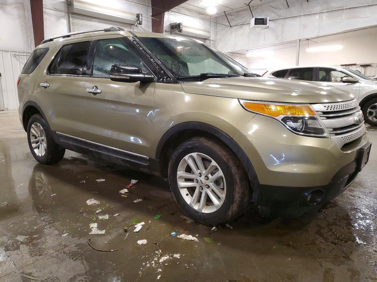 2013 FORD EXPLORER XLT photo 4
