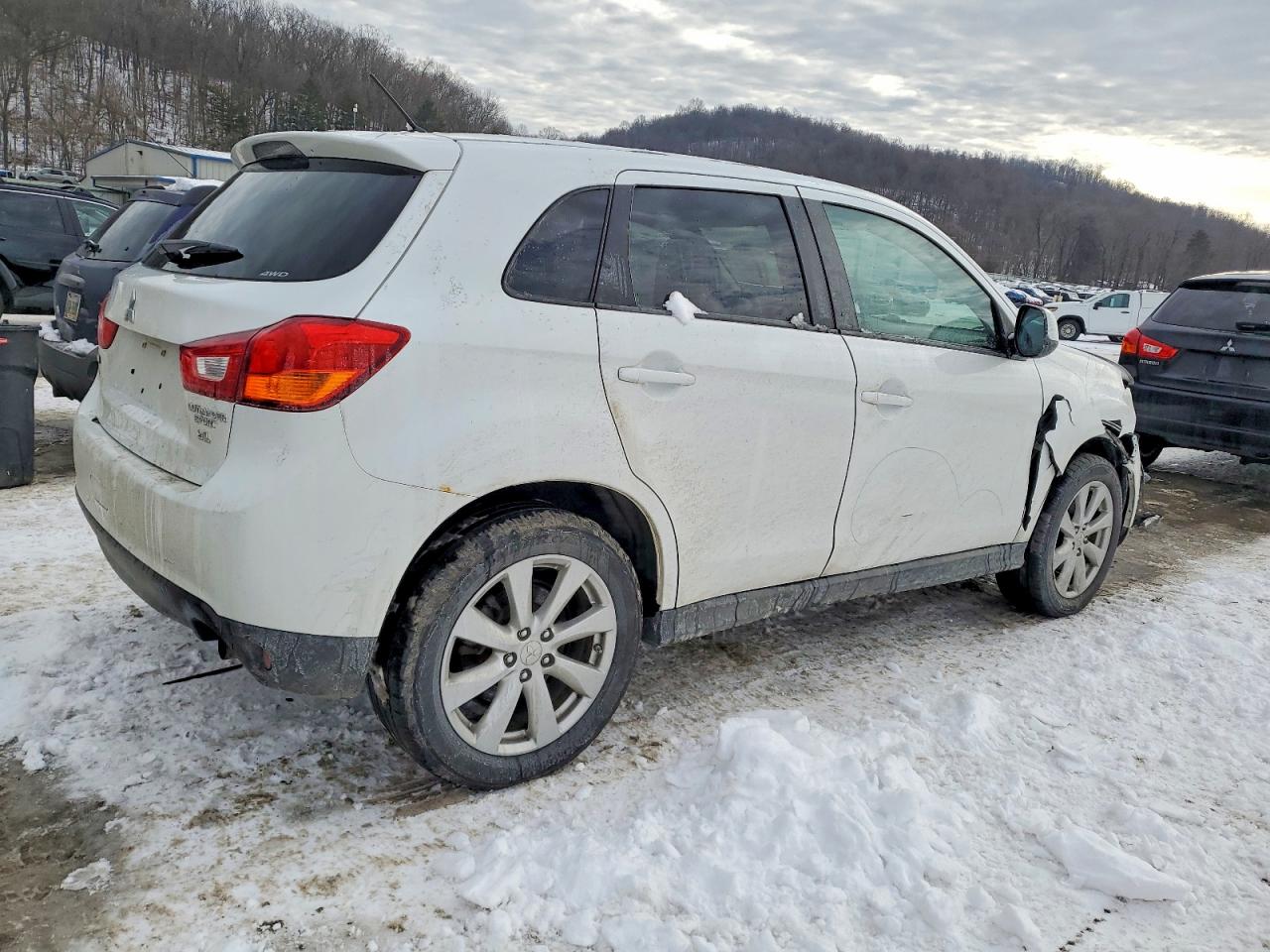 2015 MITSUBISHI OUTLANDER SPORT ES photo 3