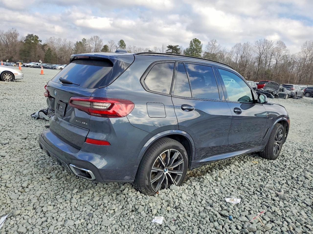 2022 BMW X5 XDRIVE45E photo 3