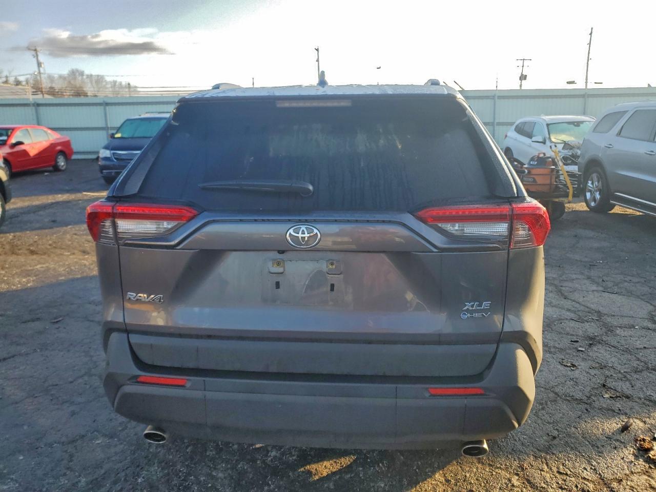 2025 TOYOTA RAV4 XLE photo 6