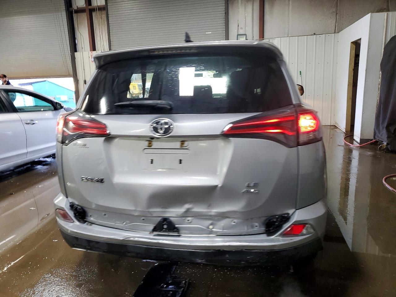 2018 TOYOTA RAV4 LE photo 6