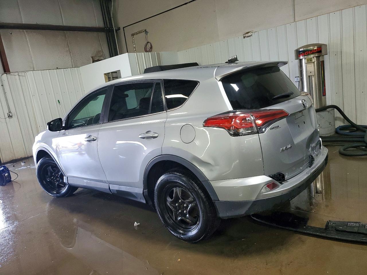 2018 TOYOTA RAV4 LE photo 2