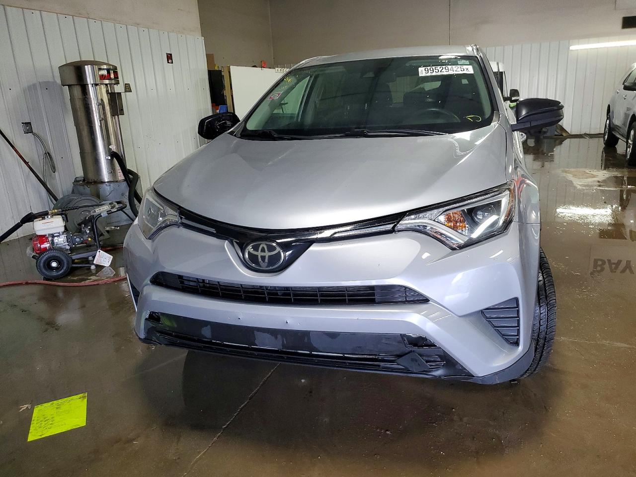 2018 TOYOTA RAV4 LE photo 5