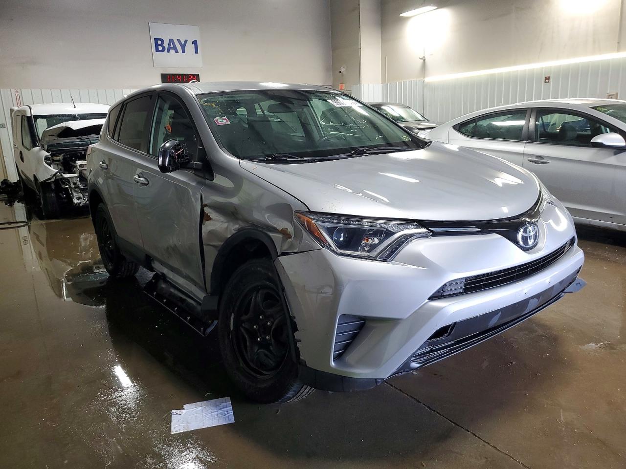 2018 TOYOTA RAV4 LE photo 4