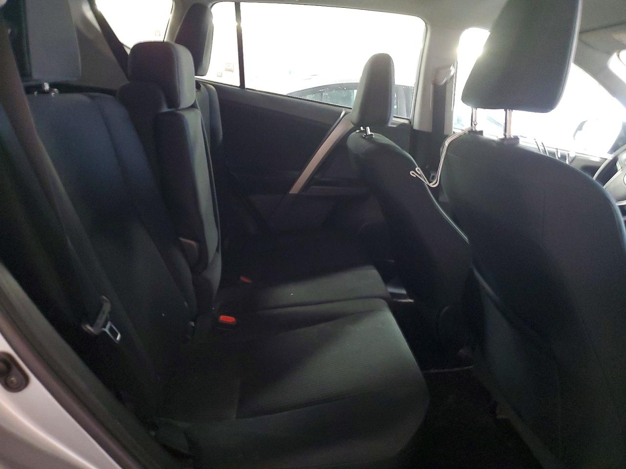 2018 TOYOTA RAV4 LE photo 10