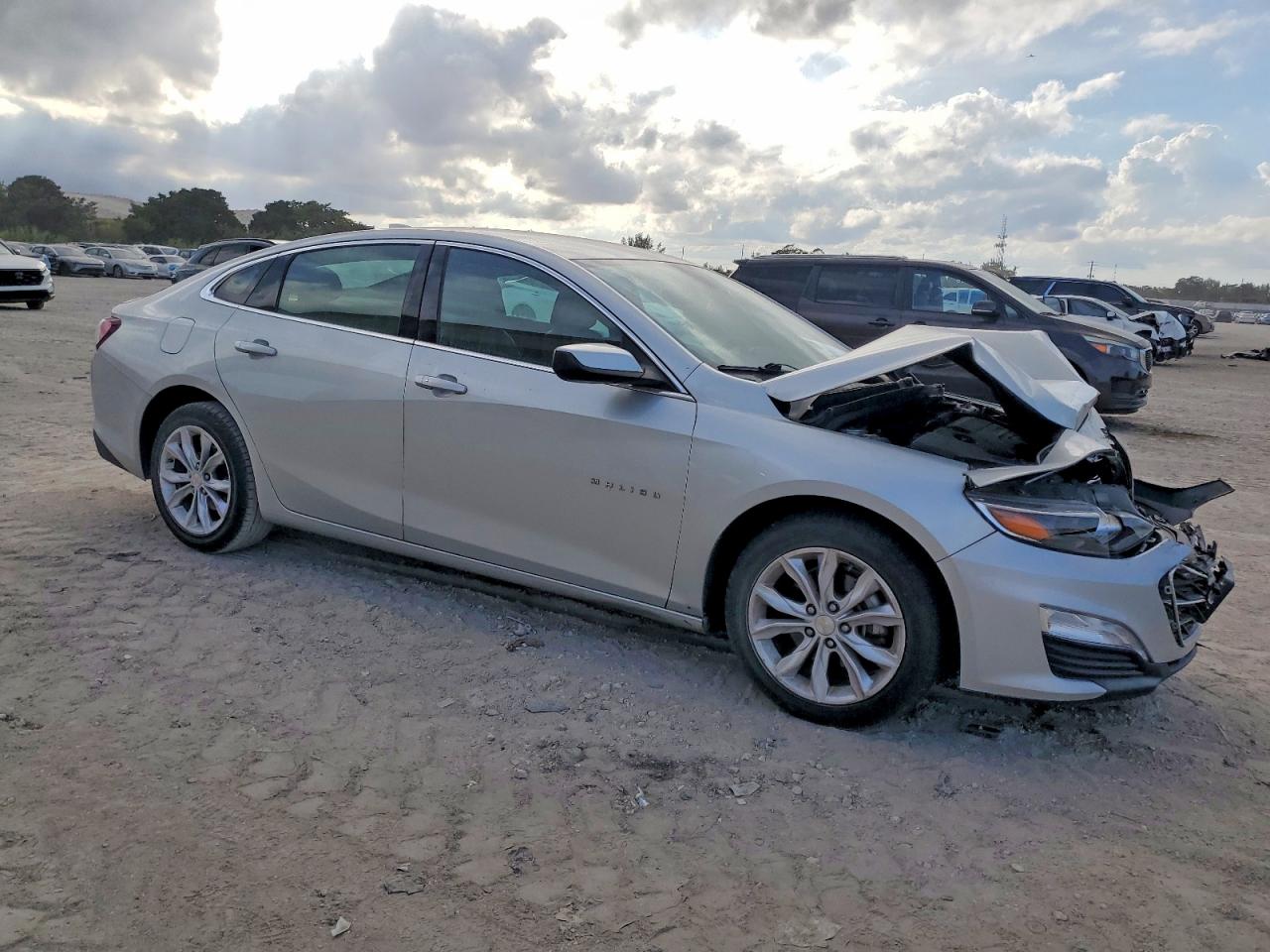 2022 CHEVROLET MALIBU LT photo 4