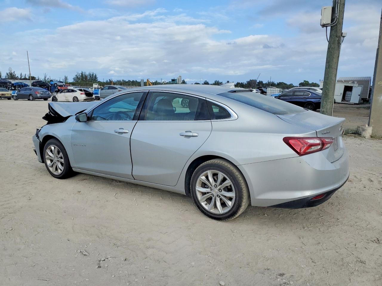 2022 CHEVROLET MALIBU LT photo 2