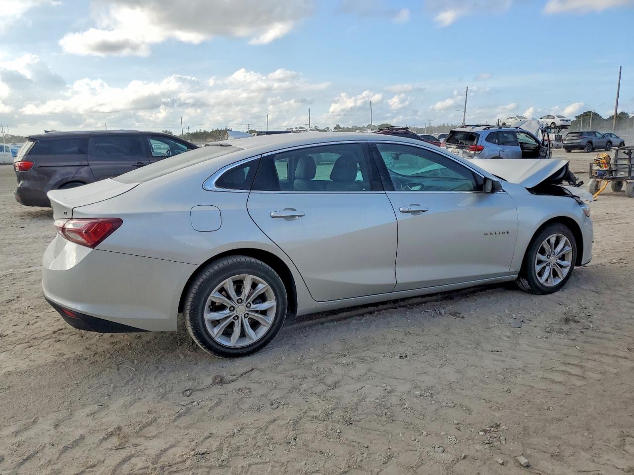 2022 CHEVROLET MALIBU LT photo 3