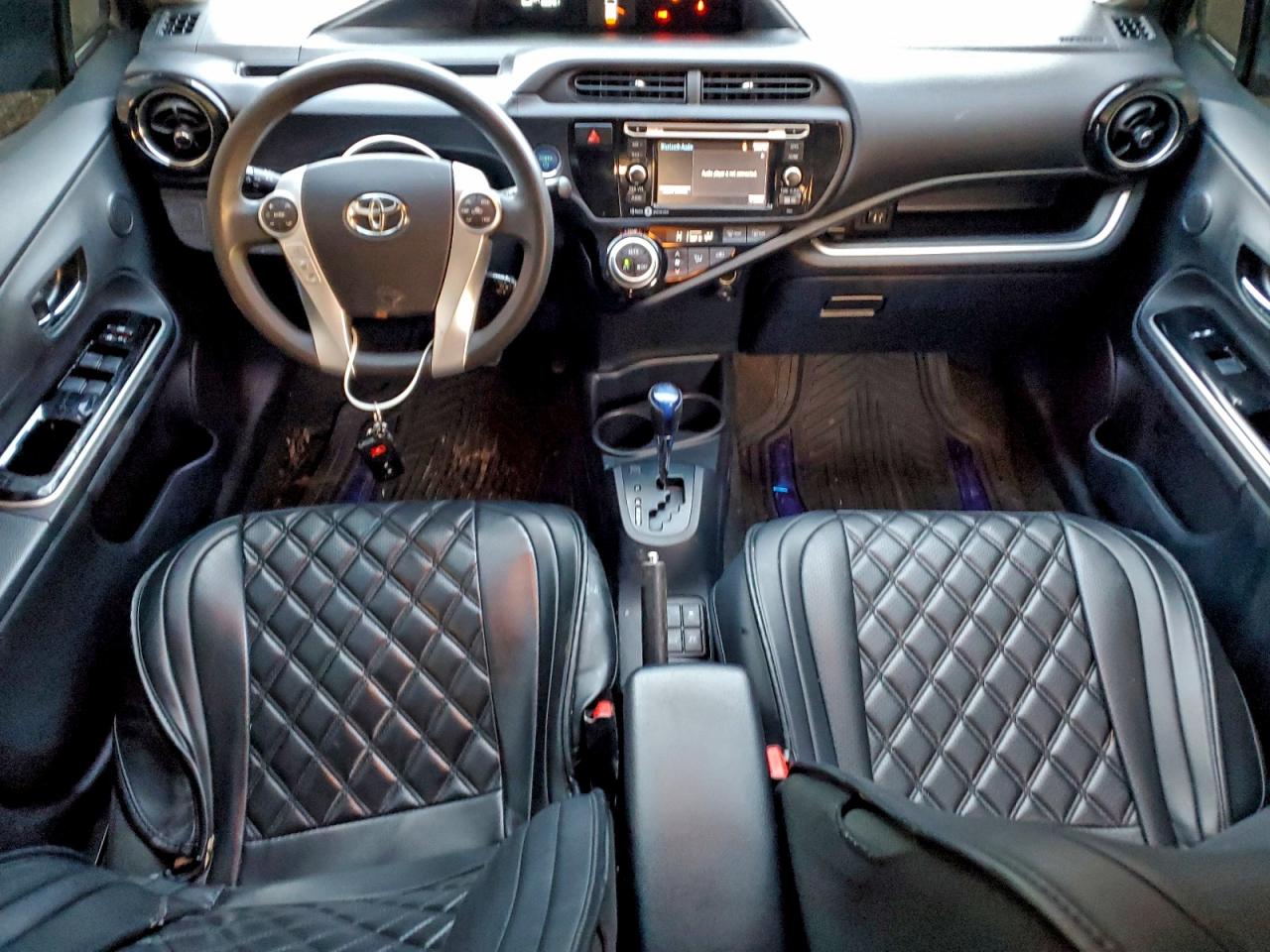 2015 TOYOTA PRIUS C photo 15