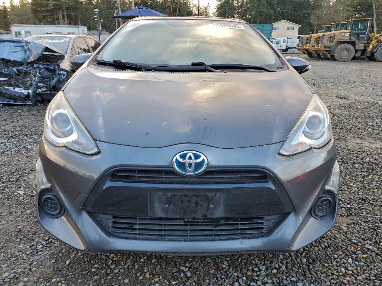 2015 TOYOTA PRIUS C photo 9