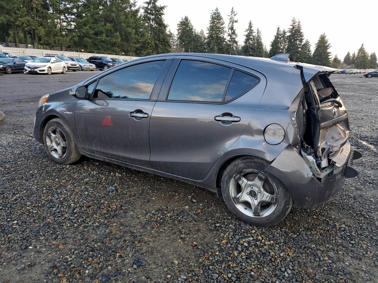 2015 TOYOTA PRIUS C photo 3