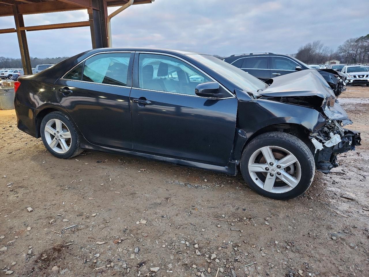 2014 TOYOTA CAMRY L photo 10