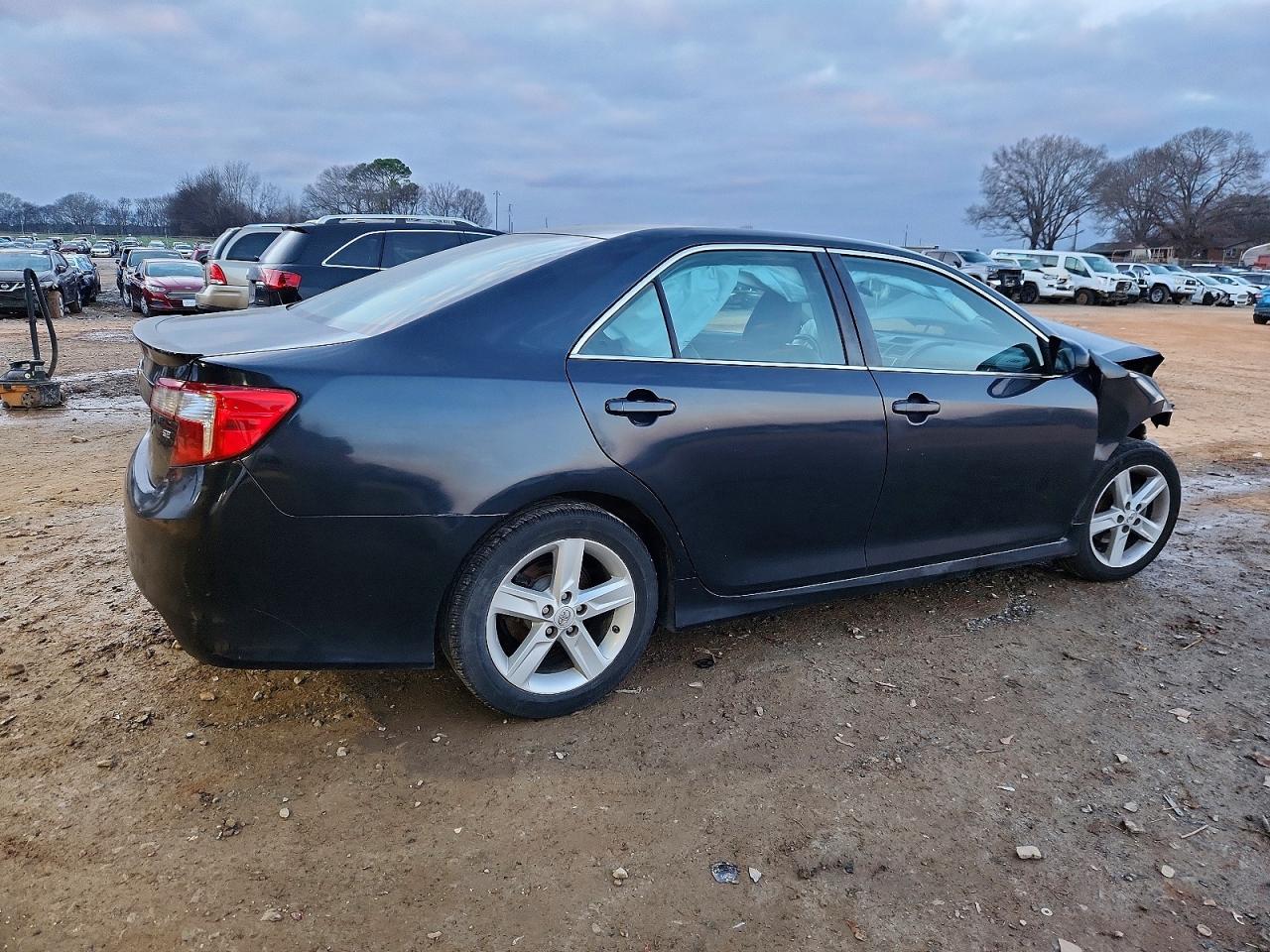 2014 TOYOTA CAMRY L photo 7