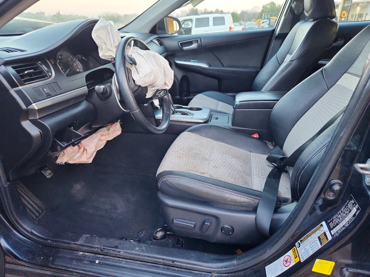 2014 TOYOTA CAMRY L photo 19