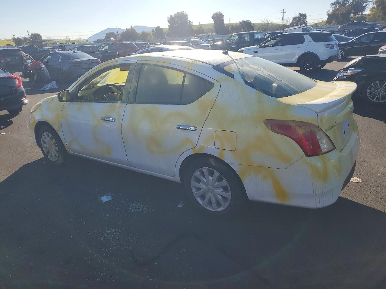2019 NISSAN VERSA S photo 2