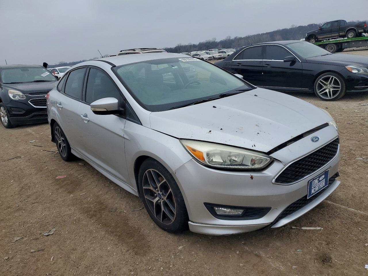 2015 FORD FOCUS SE photo 4