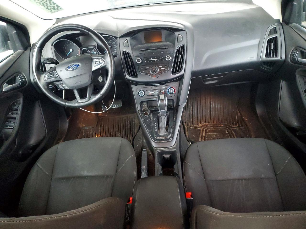 2015 FORD FOCUS SE photo 8