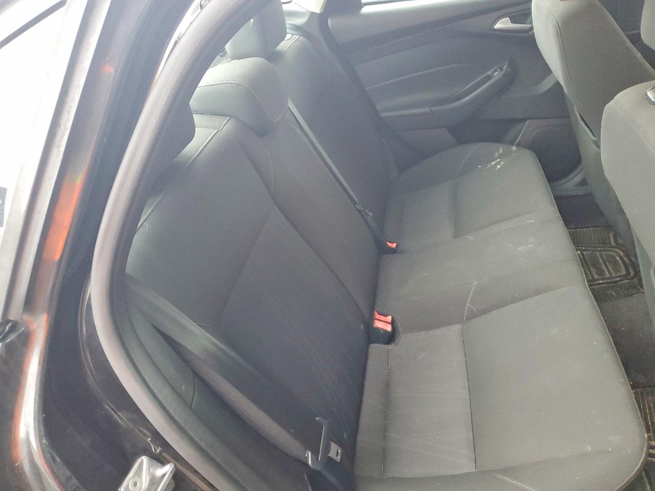 2015 FORD FOCUS SE photo 10
