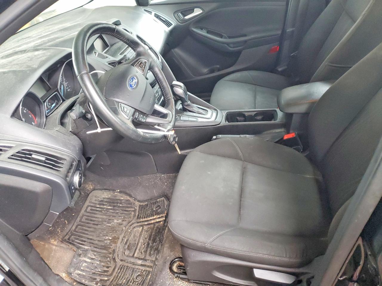 2015 FORD FOCUS SE photo 7