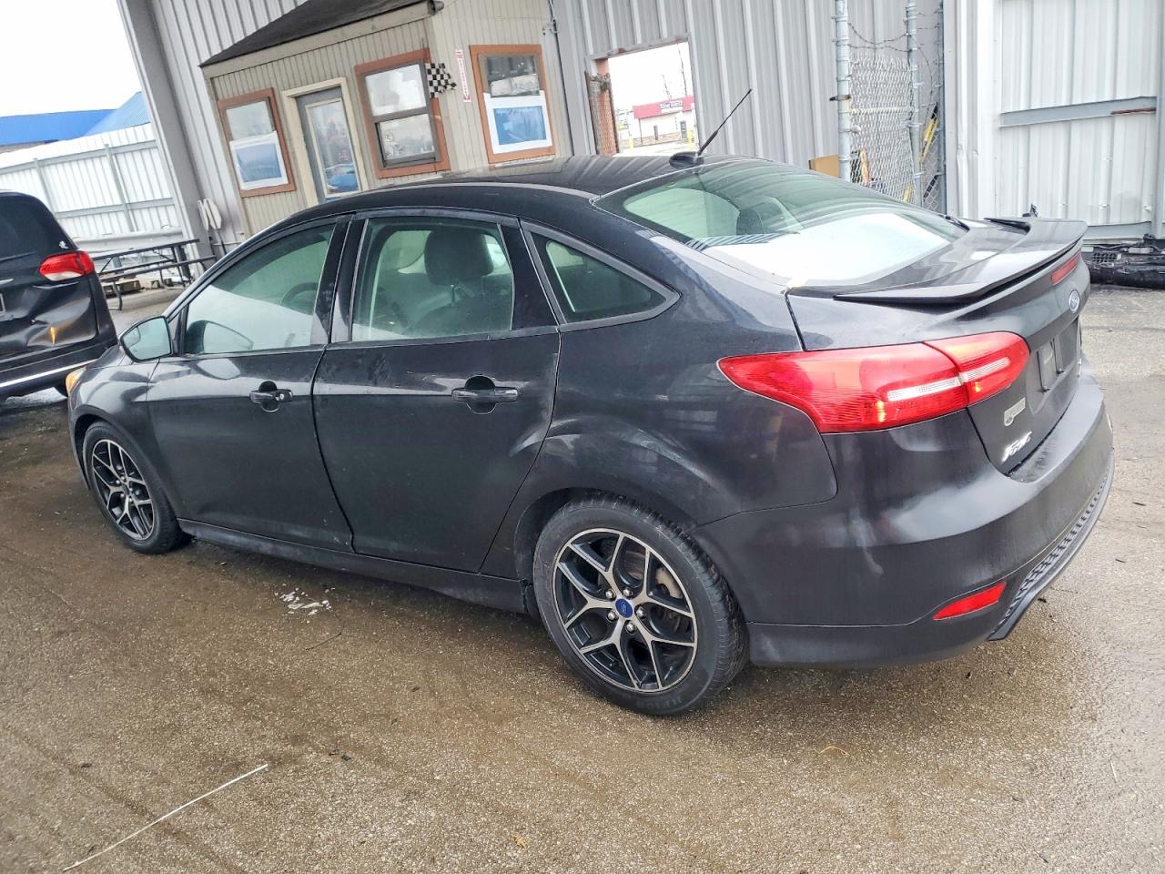 2015 FORD FOCUS SE photo 2