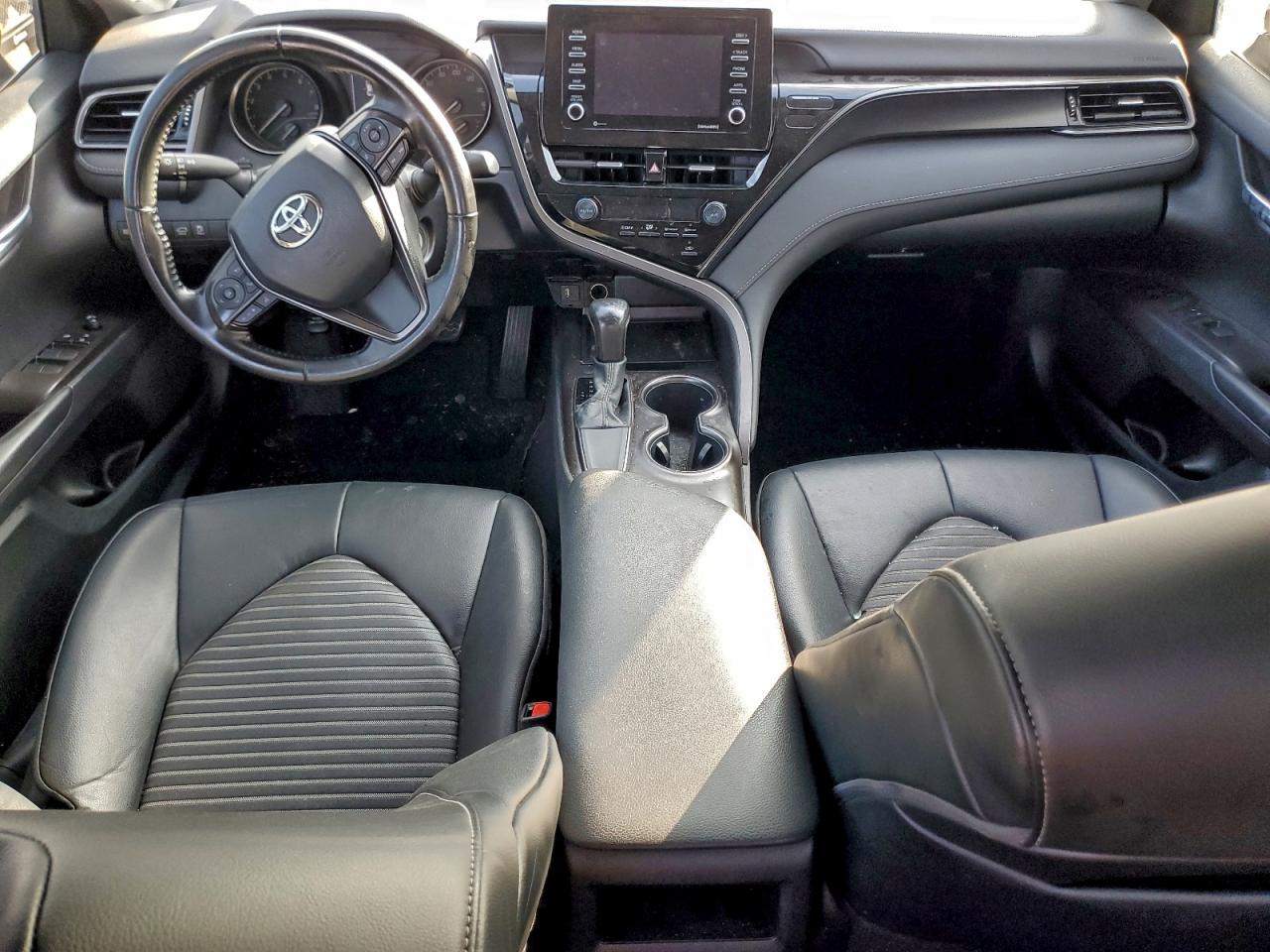 2021 TOYOTA CAMRY SE photo 8