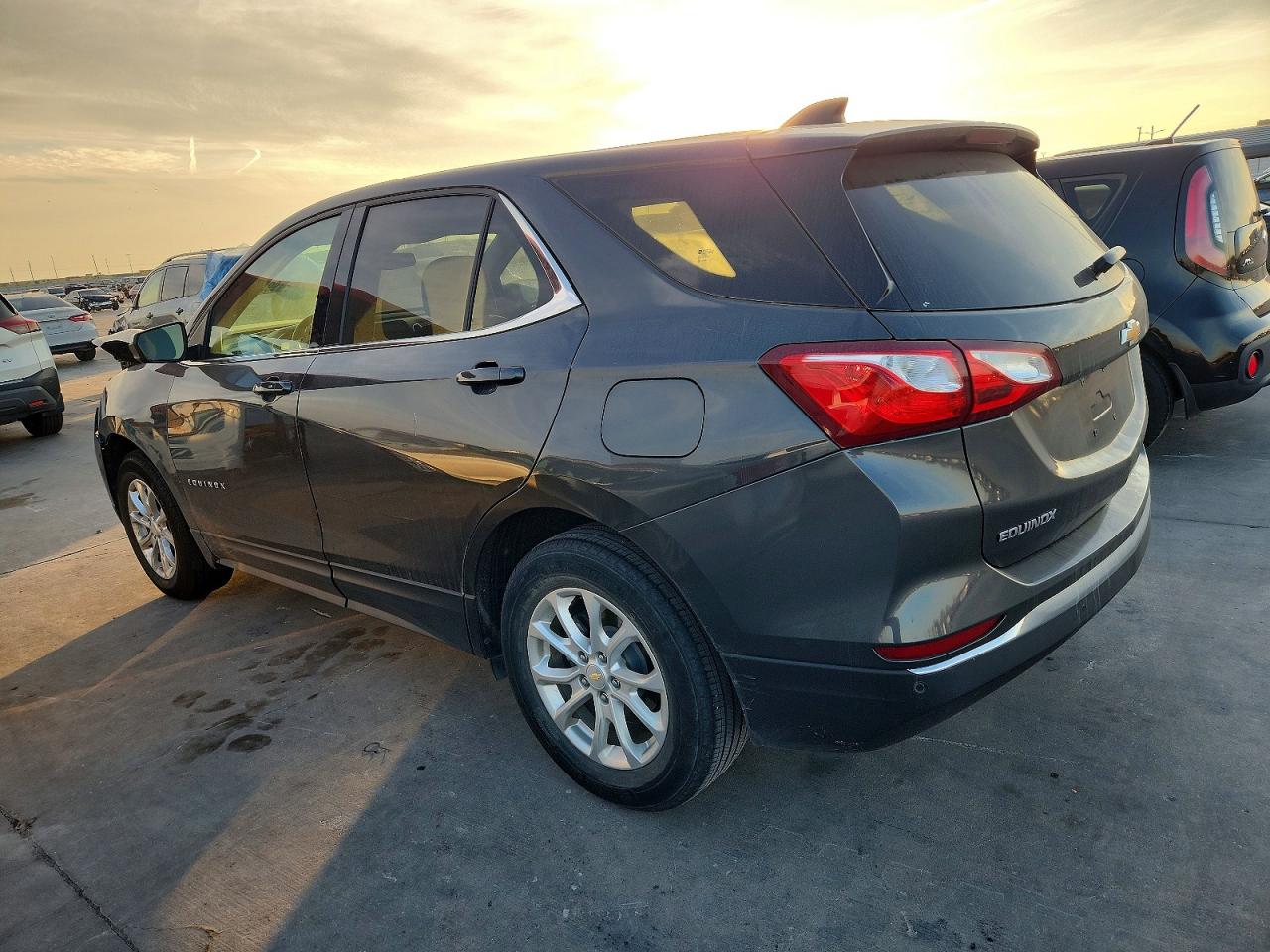 2020 CHEVROLET EQUINOX LT photo 2