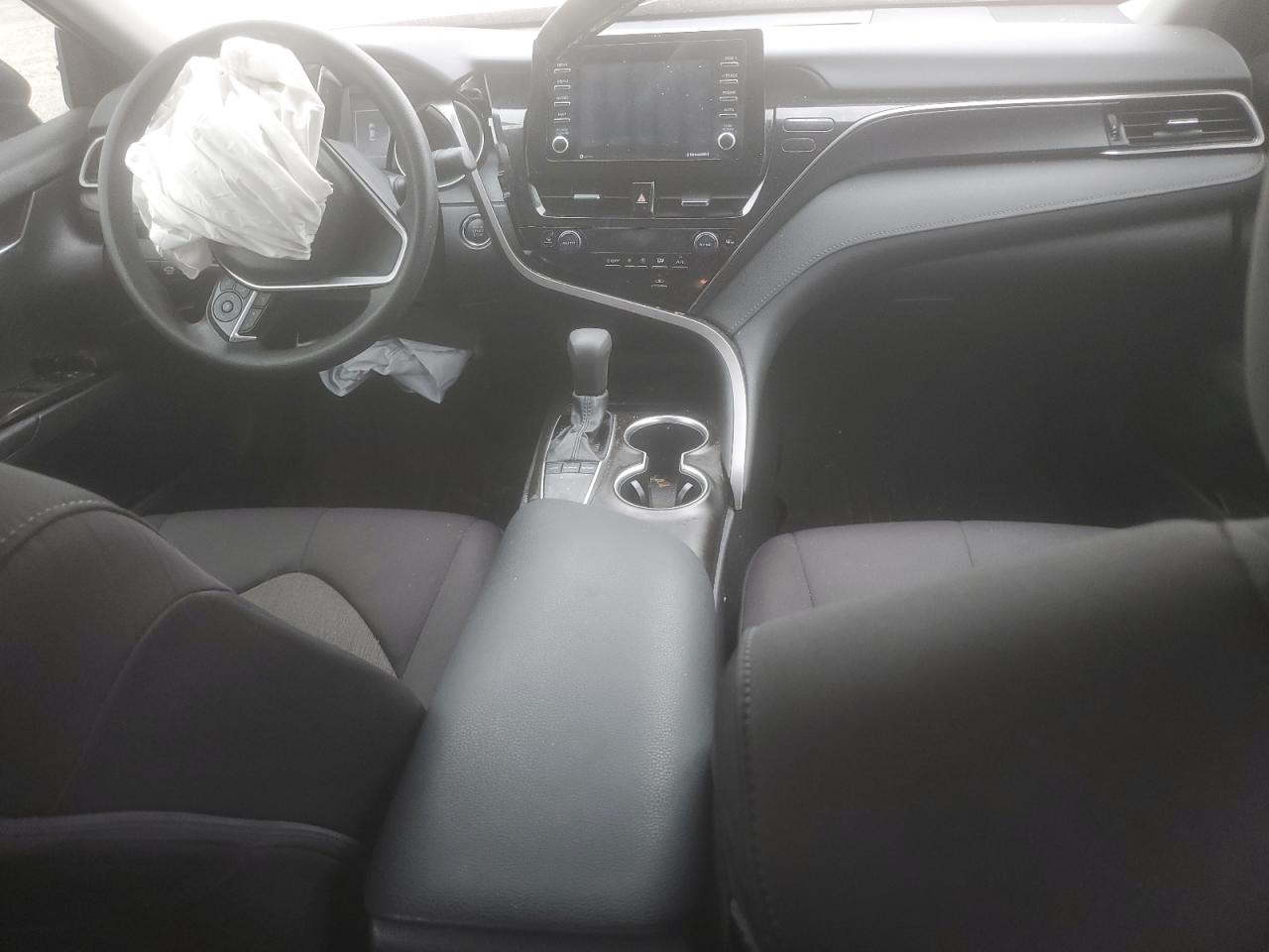 2022 TOYOTA CAMRY LE photo 8