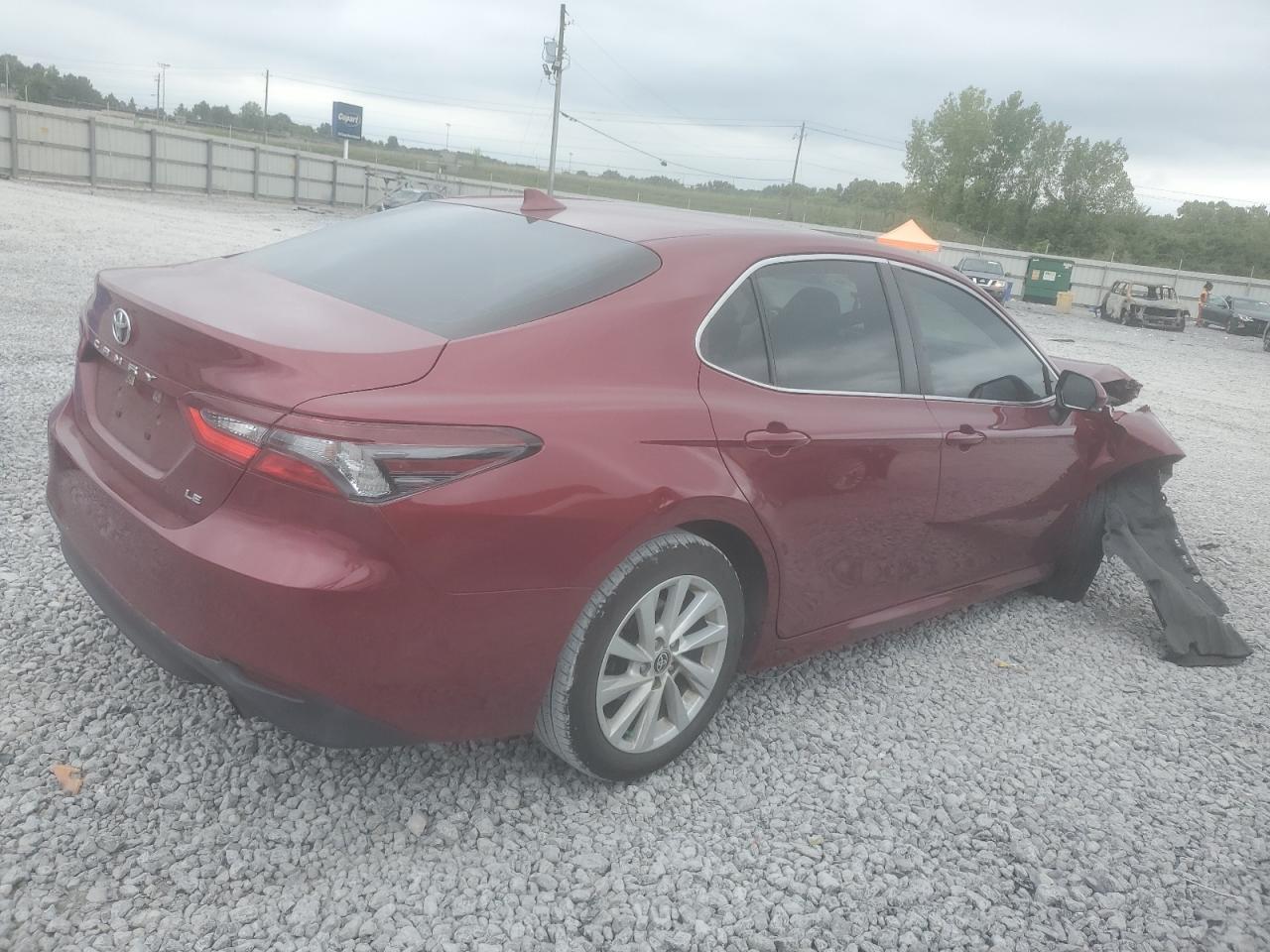 2022 TOYOTA CAMRY LE photo 3