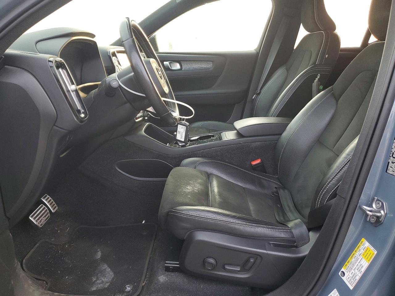 2021 VOLVO XC40 RECHARGE photo 7